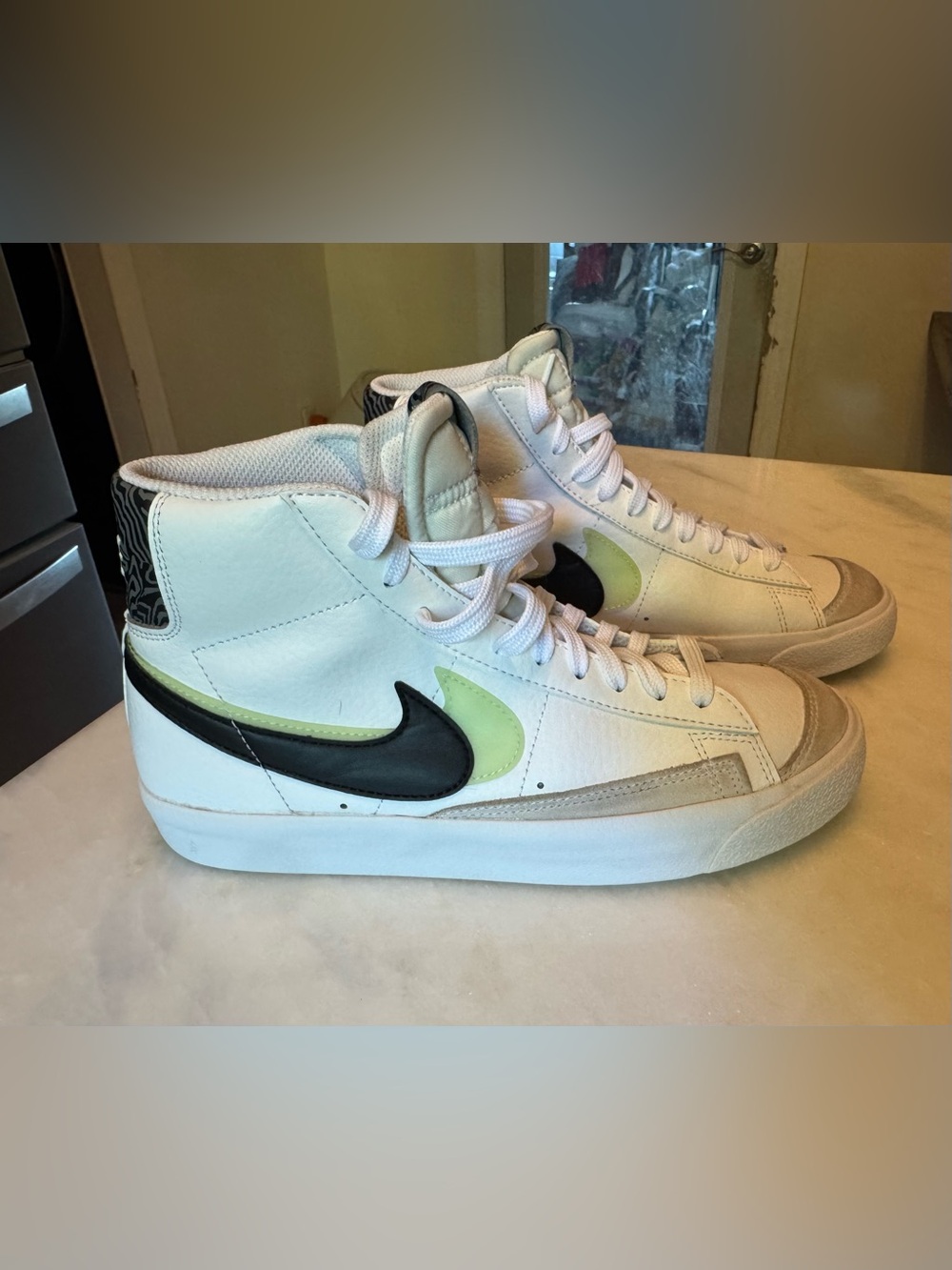 Like New Worn Twice Women’s Nike Hightop Shoes Size 6.5